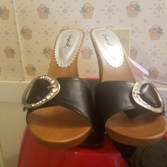 Peeptoe pump - Picture 3 of 3